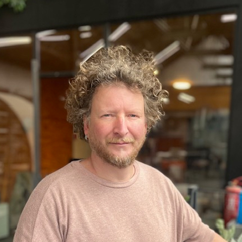 Maarten in de werkplaats